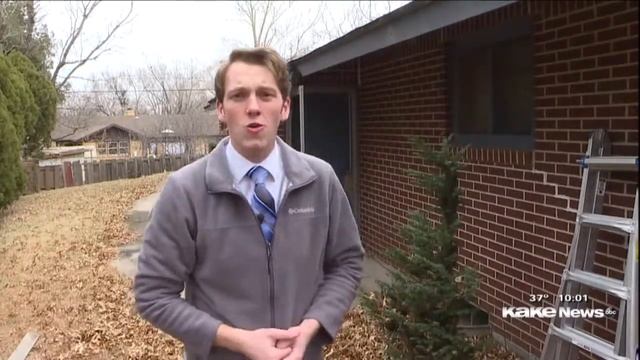 Thieves break into a home, stealing Christmas presents смотреть онлайн
