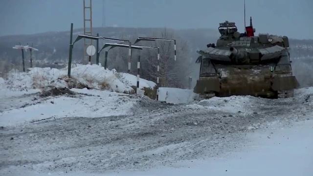Т-80БВМ на одном из полигонов в Мурманской области.mp4 смотреть онлайн