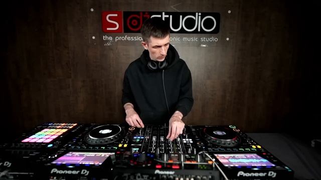 Stream #1 (Progressive house set) смотреть онлайн