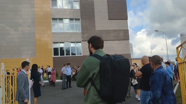 Губернатор Роман Старовойт и мэр Виктор Карамышев 1 сентября посетили школу 62 смотреть онлайн