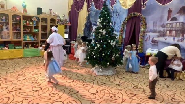 Новогодний утренник смотреть онлайн