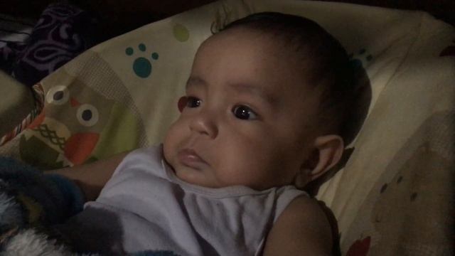 APPLES AND BANANAS SONG - WHY MY BABY IS CRYING? смотреть онлайн