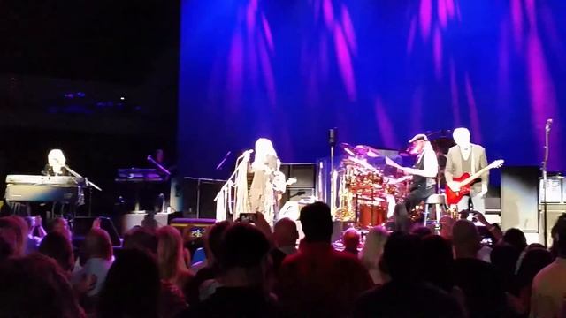 "Over My Head" Fleetwood Mac Rabobank Arena Bakersfield, CA 4/6/15 смотреть онлайн