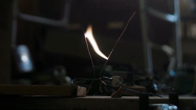 Высоковольтный генератор на строчном трансформаторе | High-voltage oscillator on a TV transformer смотреть онлайн