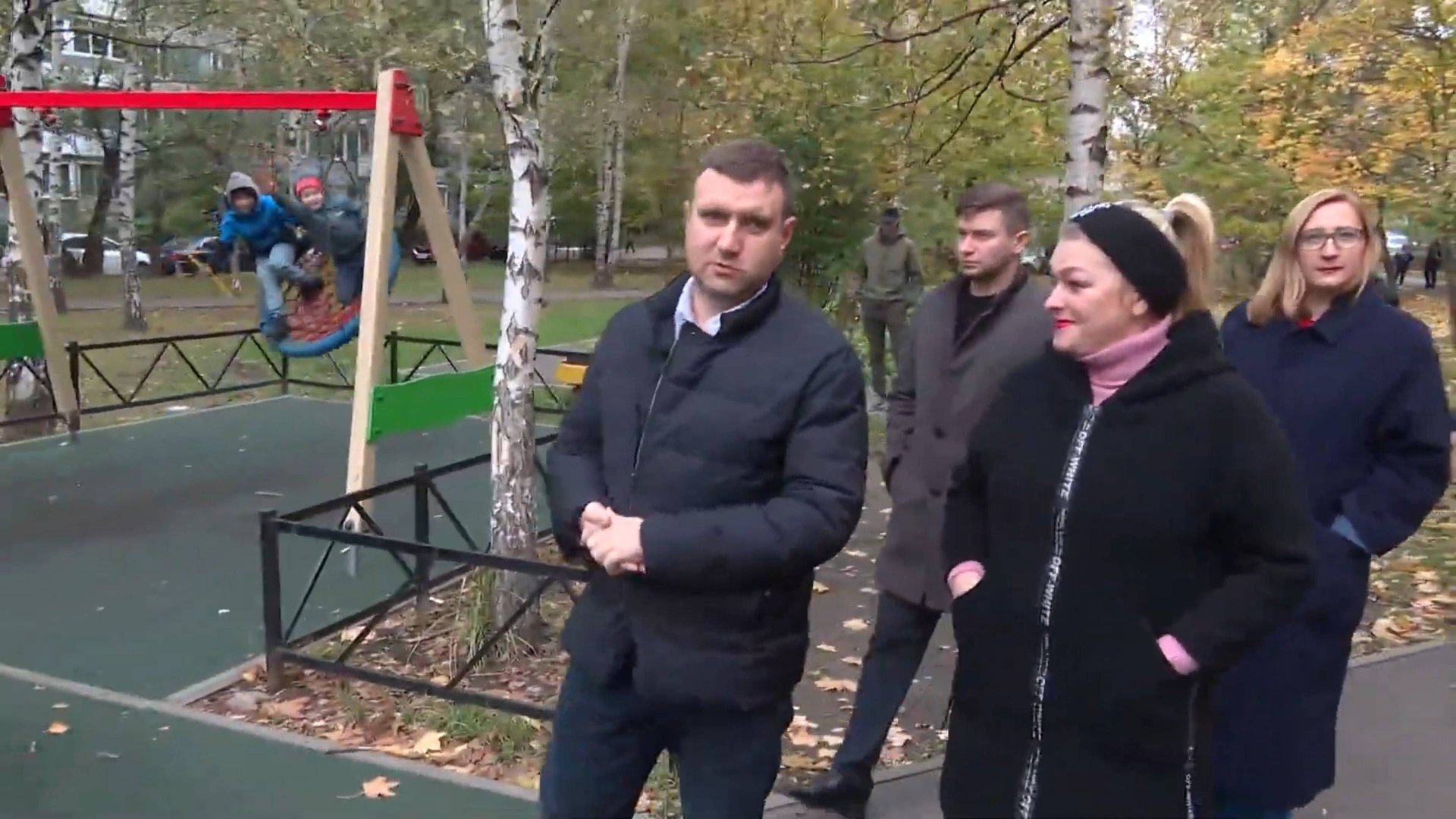 Первый замглавы Реутовa встретился с жителями дома по улице Октября, 6 21.10.2024 смотреть онлайн