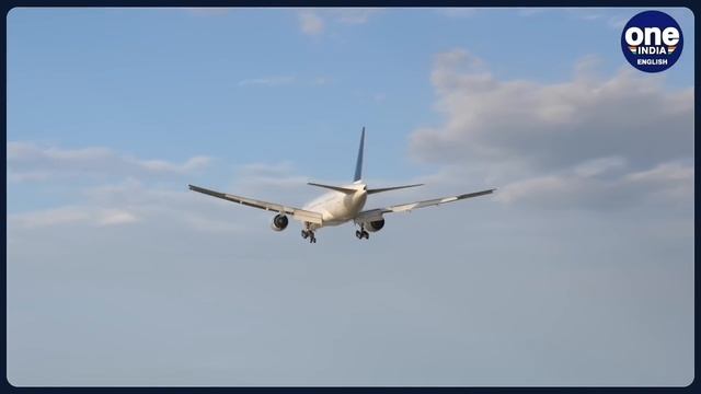 Passengers Capture Alaska Airlines Plane Door Blowing Out Mid-Air, Emergency Landing| Oneindia News смотреть онлайн