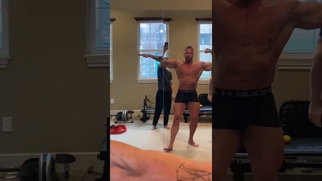 Charlie MAC Posing 3.8.2020 смотреть онлайн