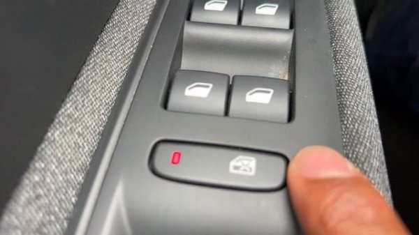 Peugeot 3008 - How to lock and unlock windows