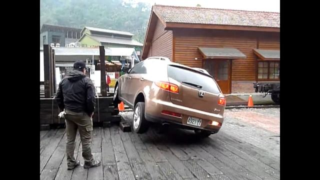 車神陳和皇利用Side View&Eagle View操控 Luxgen7 SUV смотреть онлайн