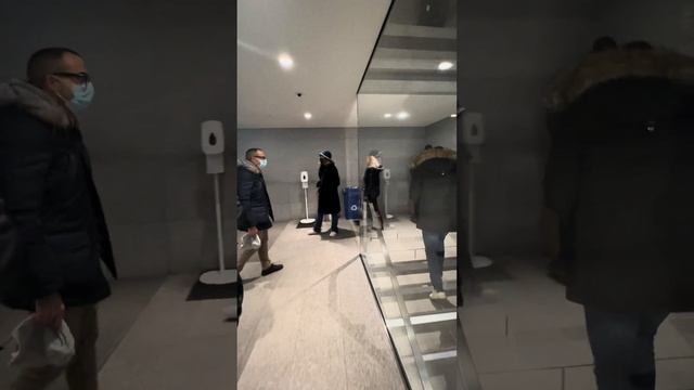 Apple Store en Milan смотреть онлайн