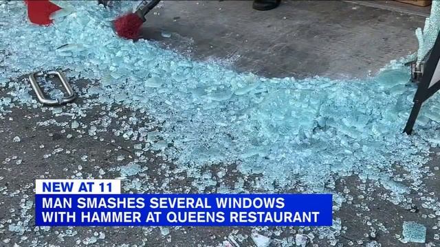 Angry customer smashes several glass windows of Queens restaurant with hammer смотреть онлайн