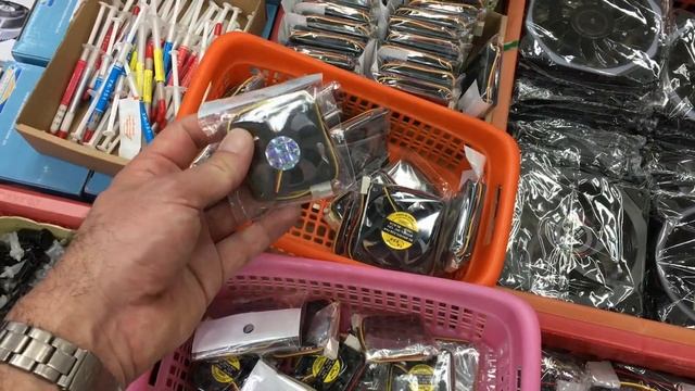 Hunting in Bangkok - Pantip Plaza - Windows 95, Floppy Disks and useful stuff смотреть онлайн