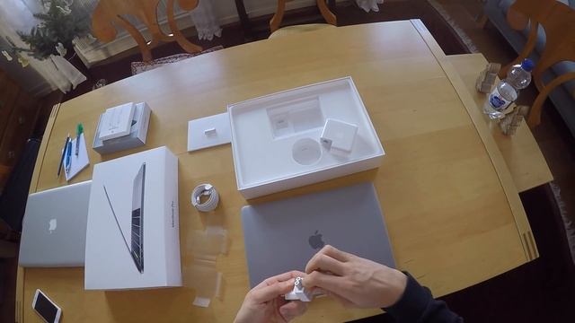 Unboxing MacBookPro 13 Touch Bar смотреть онлайн