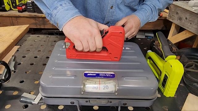 Ryobi vs Milwaukee Staple gun face off [wow] смотреть онлайн