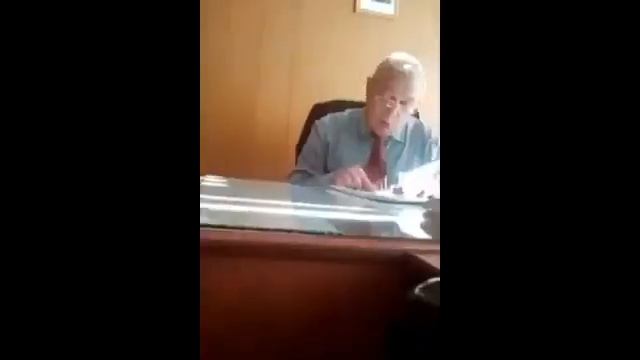 И ты Тот кто сидит там, и смотрит на меня Я хочу сказать то что ты смотреть онлайн
