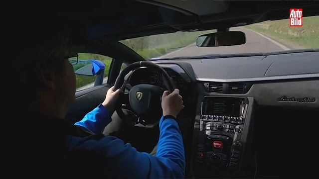Lamborghini Aventador Roadster Ultimae (2022) | So fährt der letzte Aventador | mit Alexander Bernt смотреть онлайн