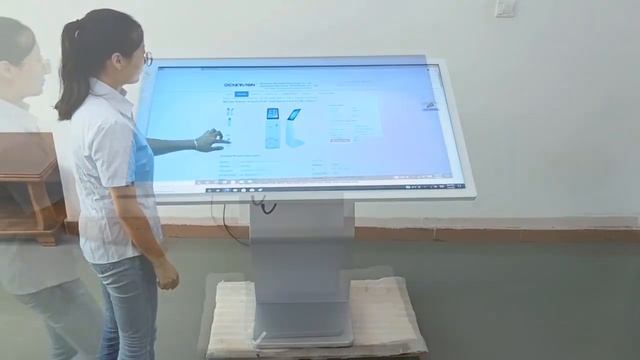 55 Inch White Touch Screen Kiosk AIO смотреть онлайн