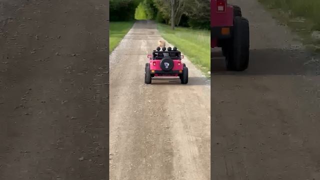 24 Volt 2 Seat Ride On Car Rubber Tires Off Road Drives Uphill Through Mud Puddles смотреть онлайн
