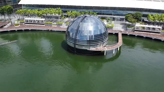 The World's First Floating Apple Store смотреть онлайн