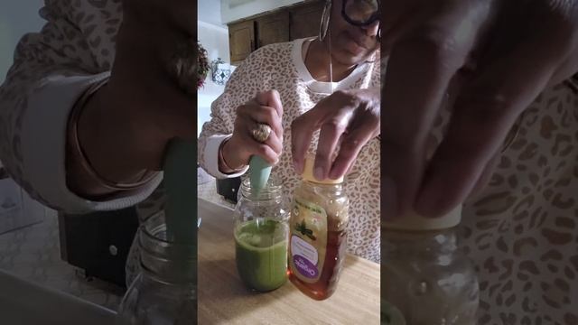 ALMOND MILK.. SPINACH APPLE.. GREEN POWDER..HONEY# JUCING смотреть онлайн