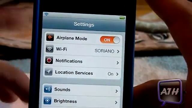 (iOS 5 Cydia Tweak) Physcroll - Allows You To Scroll Through Pages With Your Accelerometer9 смотреть онлайн
