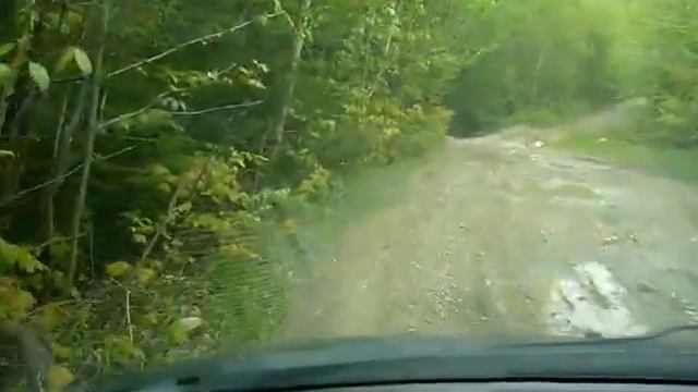 Dodge Caravan On A Dirt Road смотреть онлайн