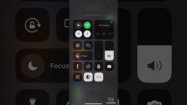 iPhone battery saving tips !! ios 16 battery saving tips !! iPhone battery draining fast problem !! смотреть онлайн