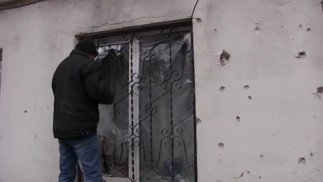 Houses and buildings damaged by shelling broken windows in Ukraine смотреть онлайн