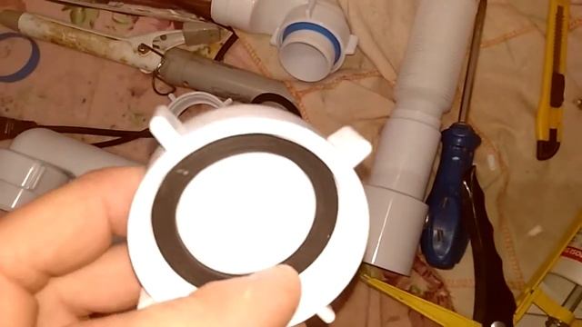 Do-it-yourself siphon installation on the bathtub. смотреть онлайн