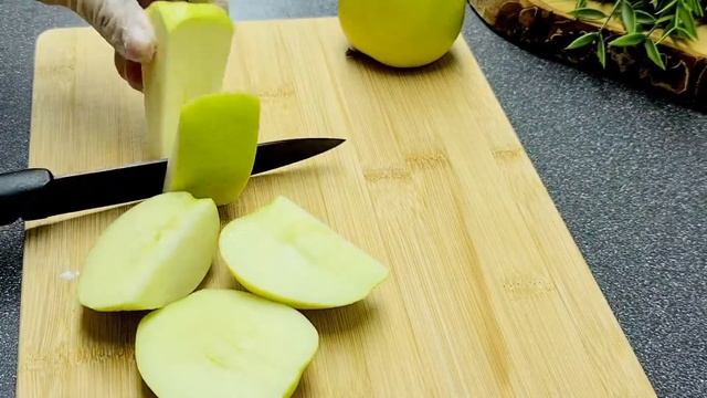 It's just delicious. Apple pie melting in your mouth. Food cooking. смотреть онлайн