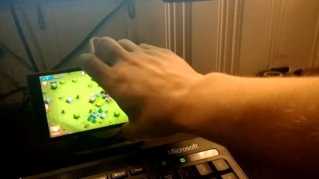 Clash Of Clans running on Windows Phone Lumia 1520 WM10 смотреть онлайн