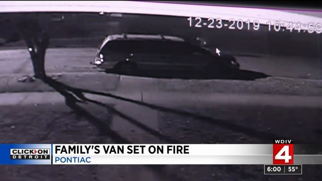 Pontiac family's van set on fire смотреть онлайн