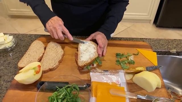 Love & Best Dishes: Spicy Cheddar-Apple-Bacon Grilled Cheese смотреть онлайн