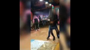 Пьяные бабы дерутся в баре