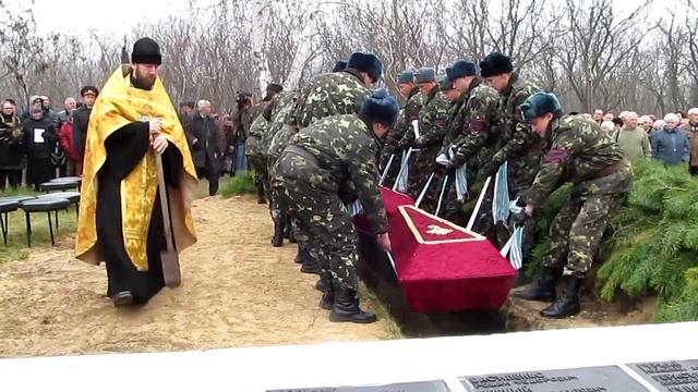 Захоронение 35 воинов погибших в ВОВ 1943 году под Кременчугом смотреть онлайн