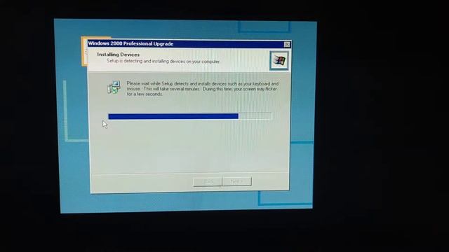 This is Me Upgrading to Windows 2000 RTM from build 2128 in VMware 12.5.9 смотреть онлайн