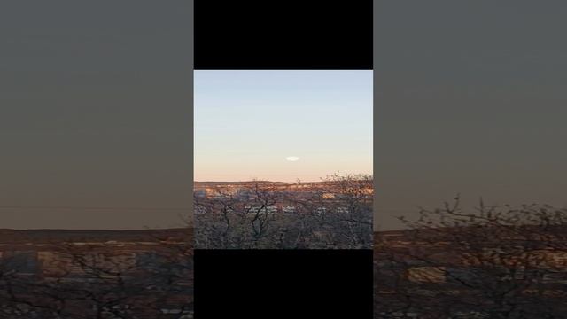 Луна и солнце, теплый день смотреть онлайн