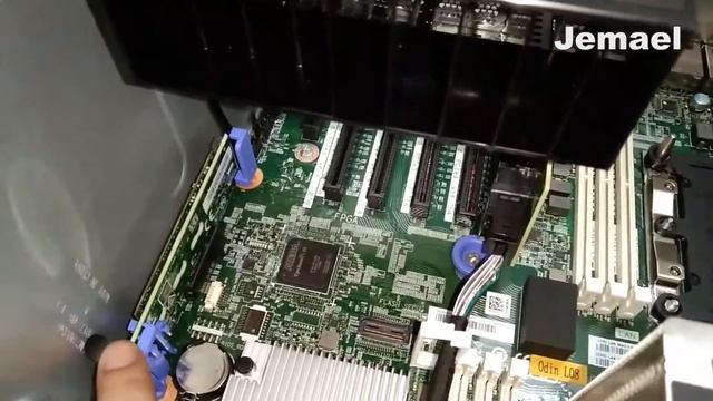 Install SSD M.2 on Lenovo ST550 server смотреть онлайн