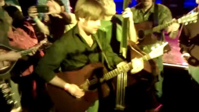 Greensky Bluegrass & Oakhurst - 11-6-2011 - Acoustic Crowd Encore #2 (2/2) - I Know You Rider смотреть онлайн