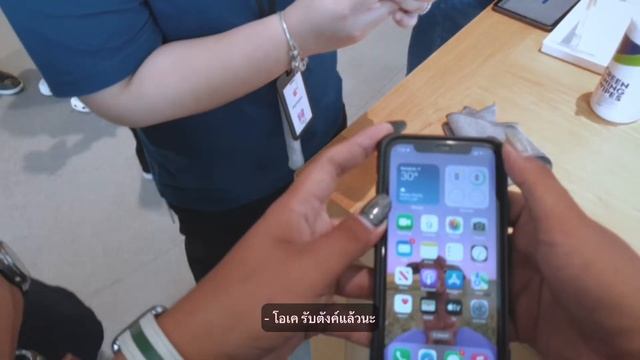 Pay with Apple Pay | First time at Apple Store Central World Thailand | Thai Sub | Peanut__T смотреть онлайн