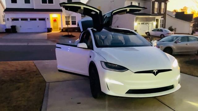 Light show - Tesla model X 2022 - múa cánh - updated 2022.40.30.10 #tesla #teslamodelx #lightshow смотреть онлайн
