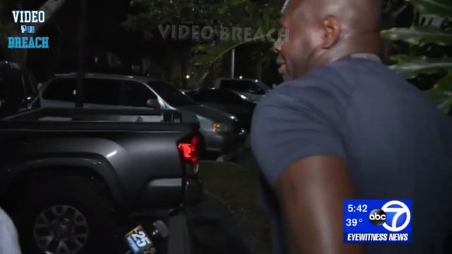 Former NFL Player Tackles Pedophile Peeping Tom Outside Daughters Window смотреть онлайн