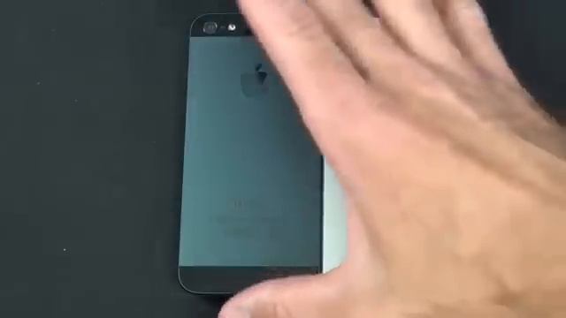 Apple iPhone 5 (White vs Black) смотреть онлайн