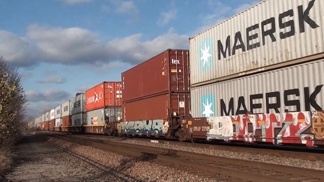 BNSF #4208 Leads WB Stacktrain with Executive MAC and NS Power. Olathe, KS 11/16/22 смотреть онлайн