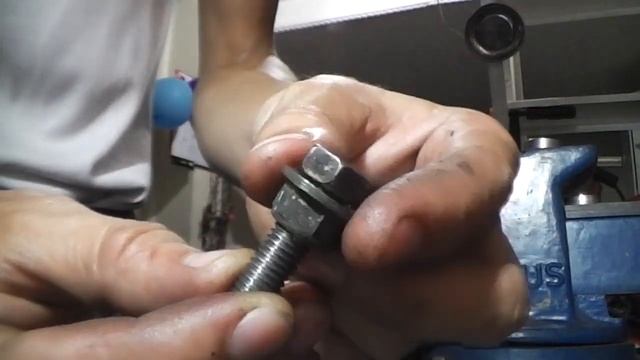 Cómo funciona el torquímetro (How the torque wrench work) смотреть онлайн