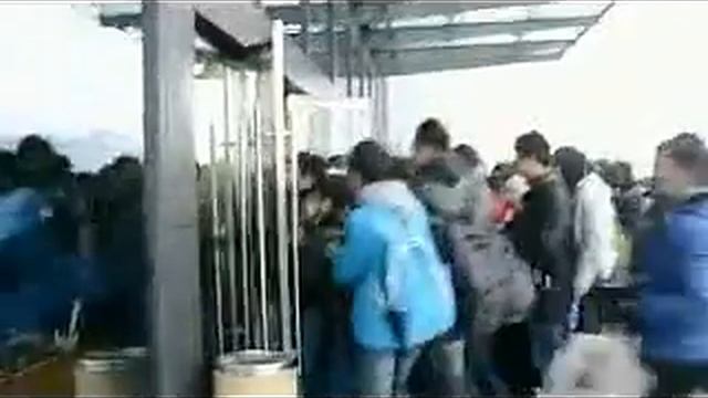 Crazy Chinese College Students grab seats in the library (with different background music) смотреть онлайн