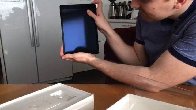 What is the secret of new iPad? Amazing fast unboxing Apple iPad 2017 смотреть онлайн