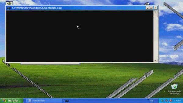 What happens if I run MEMZ Trojan and Holzer.exe at the same time in Windows XP?
