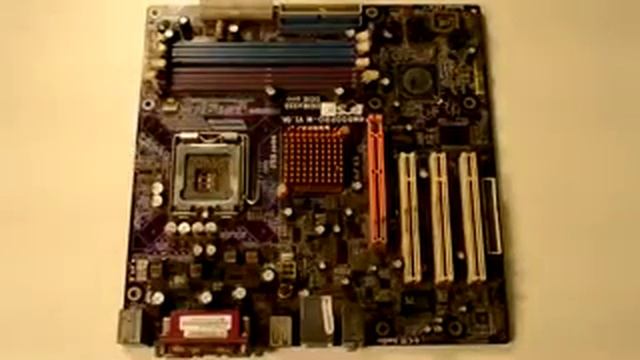 Detaching a RAM from DIMM slots смотреть онлайн