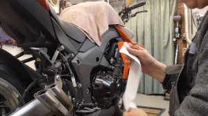 KAWASAKI Z1000 [2010]  OIL AND OILFILTER CHANGE / DO-IT-YOURSELF   With HINTS & TIPS.  👨🔧---🏍